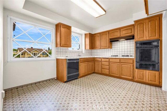 Detail Gallery Image 7 of 24 For 3723 Sandgate Dr, Torrance,  CA 90504 - 4 Beds | 2 Baths