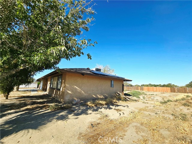 41042 163rd St E, Lancaster CA: https://media.crmls.org/medias/343e6a75-2f9e-4016-b631-024d9b49dea9.jpg