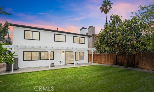 Detail Gallery Image 2 of 32 For 19701 Blythe St, Winnetka,  CA 91306 - 4 Beds | 3 Baths