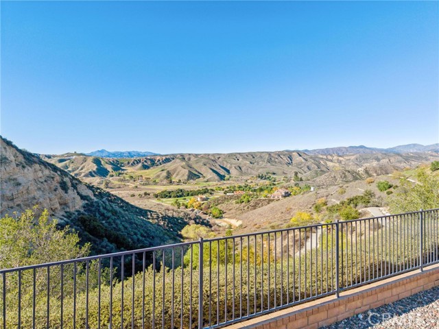 Detail Gallery Image 38 of 44 For 22939 Raintree, Saugus,  CA 91390 - 4 Beds | 3 Baths