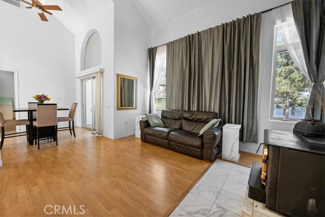 38512 North Shore Drive, Fawnskin CA: https://media.crmls.org/medias/34425a0a-746e-4ef7-b196-7754321eb925.jpg
