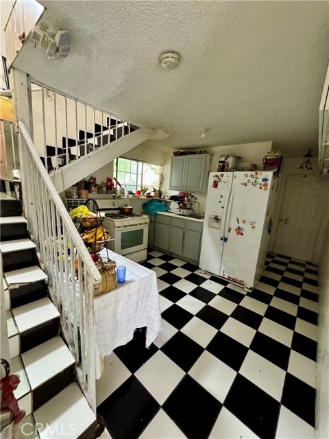 Detail Gallery Image 16 of 16 For 7809 Troost Ave, North Hollywood,  CA 91605 - 3 Beds | 3 Baths