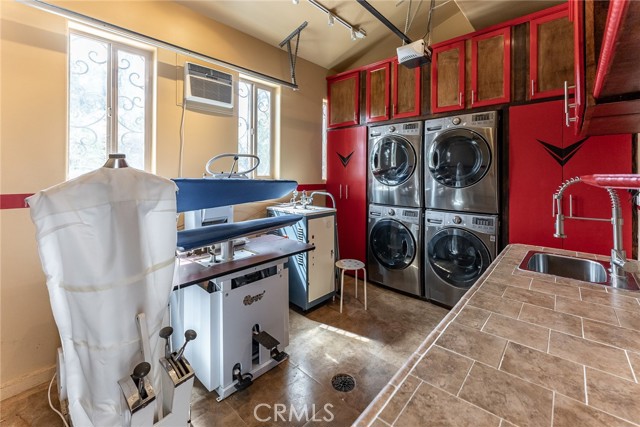 23123 Oxnard Street, Woodland Hills CA: https://media.crmls.org/medias/344318c1-fc81-4834-b531-4a30b43686c6.jpg