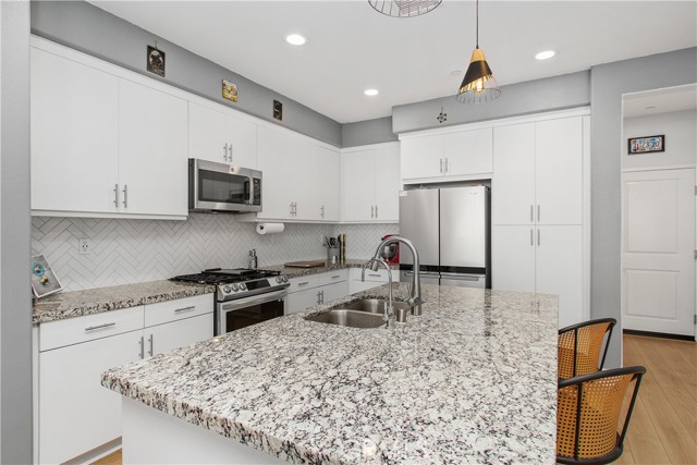 Detail Gallery Image 7 of 53 For 31541 Calle Canto, Temecula,  CA 92592 - 3 Beds | 2/1 Baths