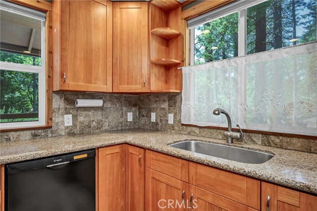 Detail Gallery Image 8 of 29 For 16600 Mountain View Dr, Cobb,  CA 95426 - 2 Beds | 2 Baths