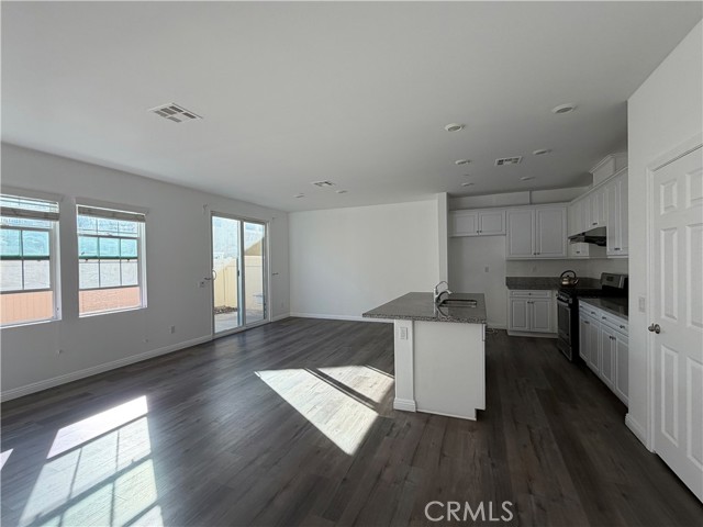 Detail Gallery Image 2 of 13 For 2066 E Sentinel Privado, Ontario,  CA 91764 - 4 Beds | 3 Baths