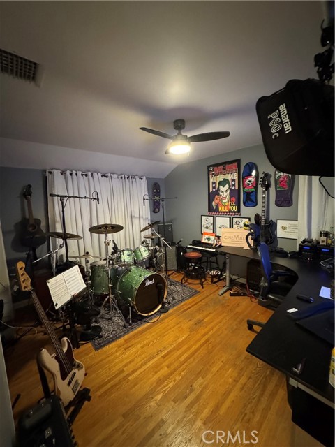 Detail Gallery Image 29 of 34 For 924 Irving Dr, Burbank,  CA 91504 - 4 Beds | 3 Baths