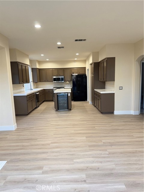 Detail Gallery Image 3 of 18 For 1177 Acapulco, Corona,  CA 92882 - 5 Beds | 2 Baths