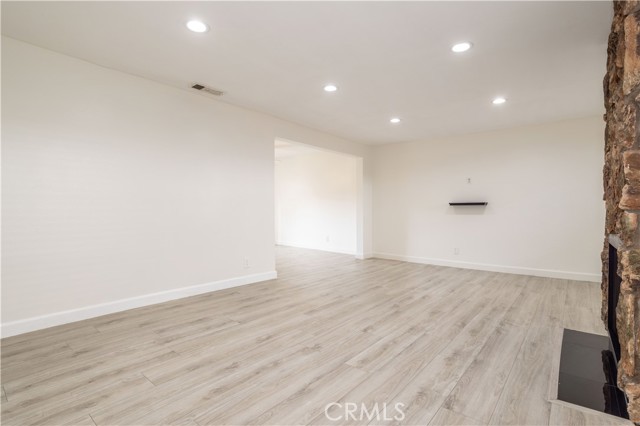 Detail Gallery Image 6 of 28 For 635 E Elmwood Ave #102,  Burbank,  CA 91501 - 2 Beds | 2 Baths