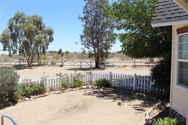 Detail Gallery Image 8 of 14 For 30875 Morningside St, Lucerne Valley,  CA 92356 - 3 Beds | 2 Baths