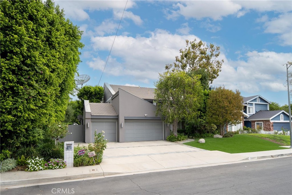 13109 Addison — image 1