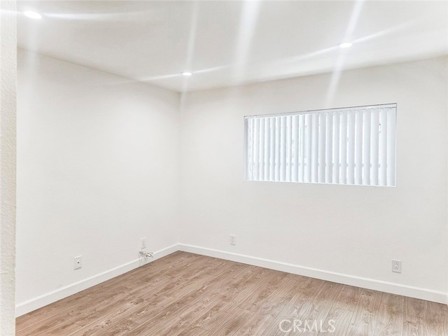 518 East Valencia, F photo 12