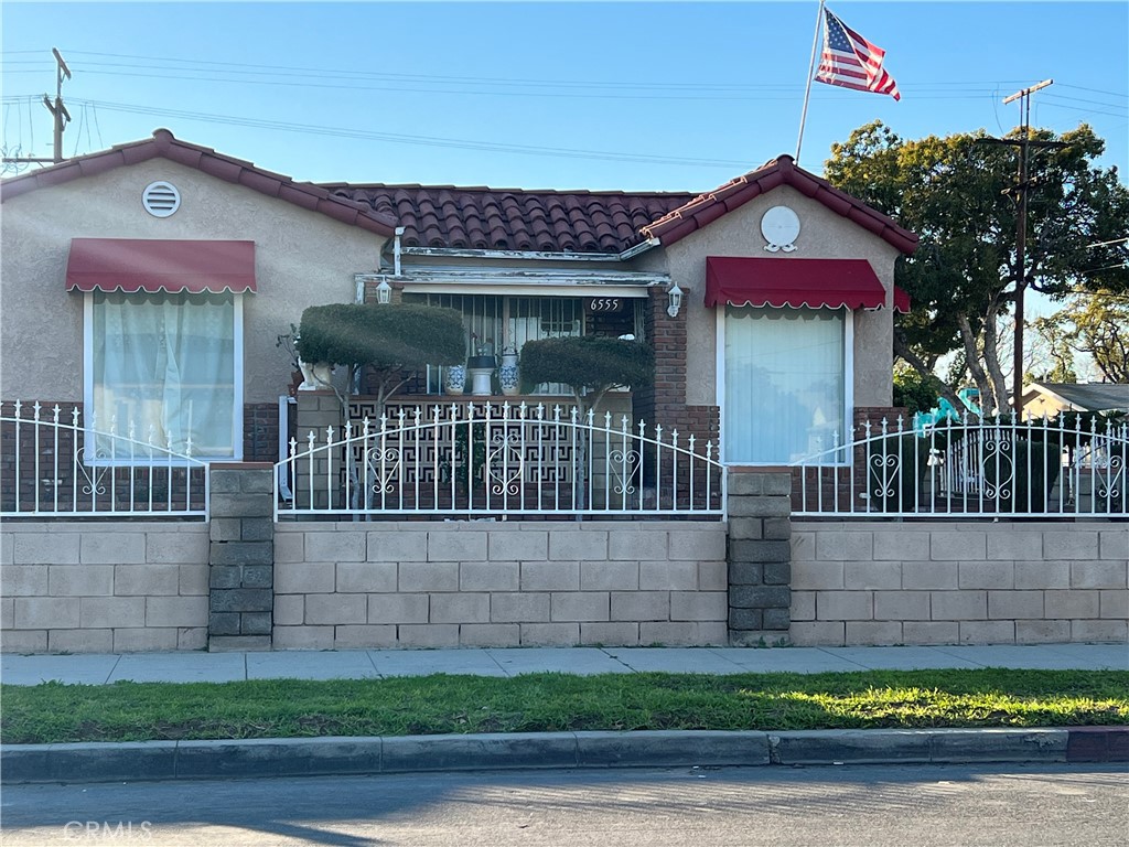 2610 W 65th Place, Los Angeles, CA 90043