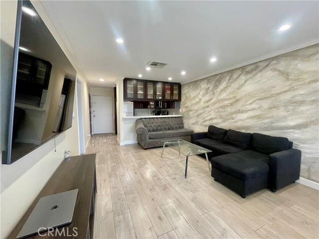10149 Commerce Avenue, Tujunga CA: https://media.crmls.org/medias/344b7611-4da4-416f-9372-f222bb4adc35.jpg