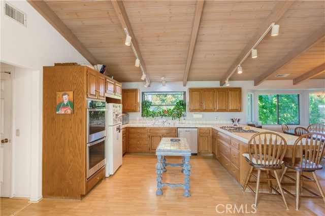 711 Tumble Creek Lane, Fallbrook CA: https://media.crmls.org/medias/344cbe83-516f-40be-b59c-b8c52f24b77f.jpg
