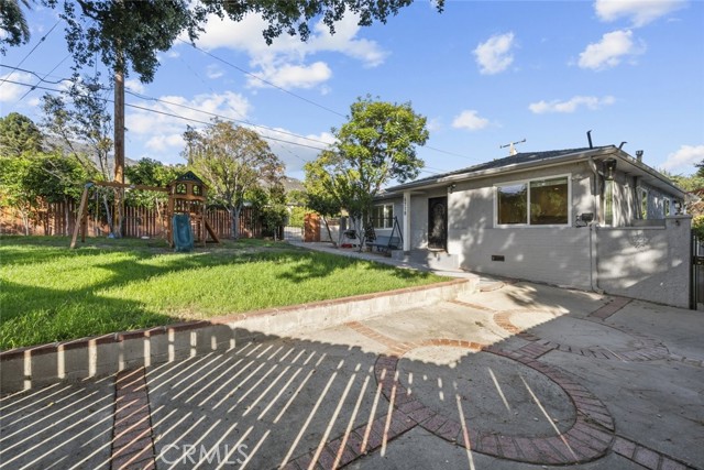 4718 La Crescenta Avenue, La Crescenta CA: https://media.crmls.org/medias/344cc789-5e18-4c0a-8852-acb48f8ab9f5.jpg