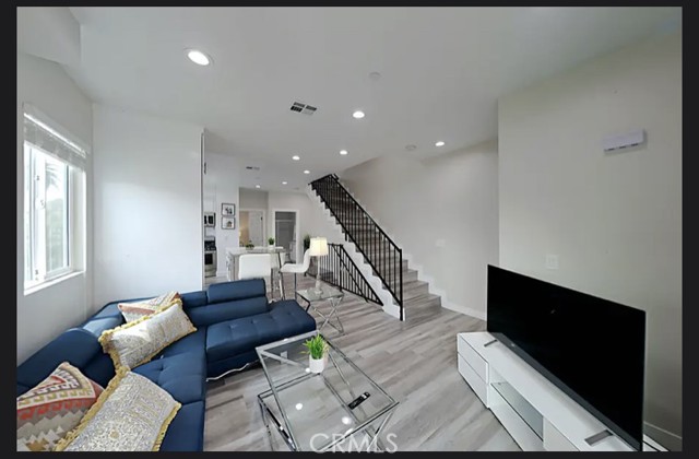 Detail Gallery Image 13 of 27 For 1805 S New England St, Los Angeles,  CA 90006 - – Beds | – Baths