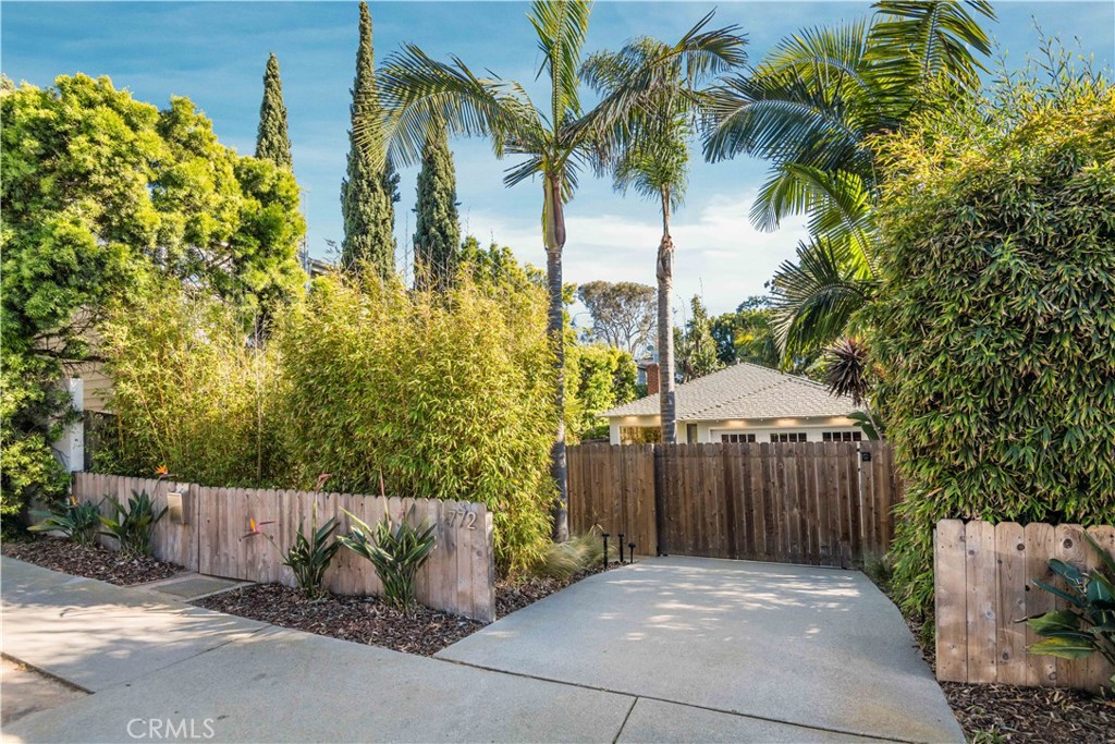 772 Rosecrans Avenue
