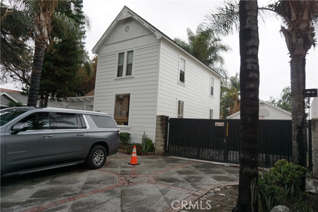 Detail Gallery Image 5 of 7 For 8110 3rd, Downey,  CA 90241 - 4 Beds | 2 Baths