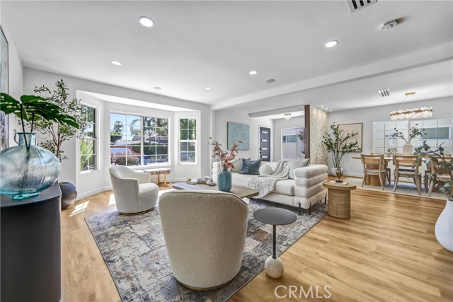 Detail Gallery Image 5 of 33 For 6119 Longridge Ave, Valley Glen,  CA 91401 - 3 Beds | 3 Baths