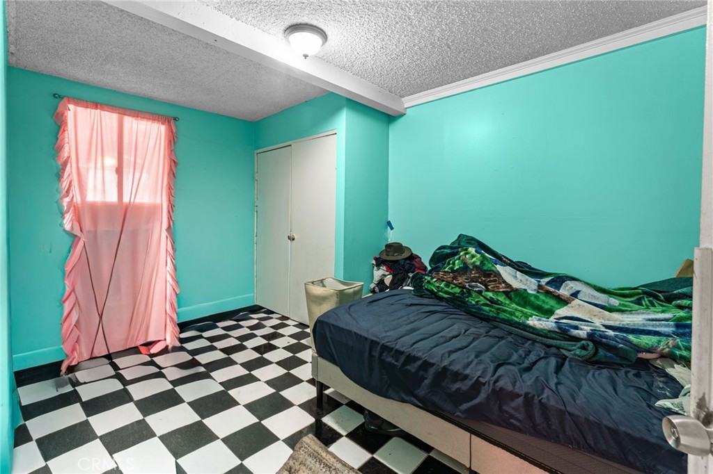 https://media.crmls.org/medias/34515dd5-4066-4d4b-8116-0bb27672787e.jpg?preset=X-Large