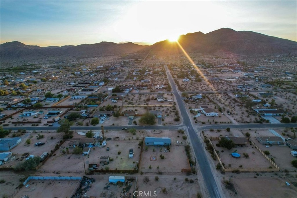 https://media.crmls.org/medias/3451e6eb-e723-4d85-92b4-17a8955c9f4d.jpg?preset=X-Large