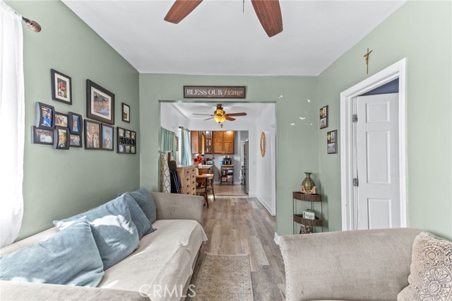225 S Kern Avenue, Los Angeles CA: https://media.crmls.org/medias/3453a1c9-da8b-4750-8eae-23b1fe582a33.jpg