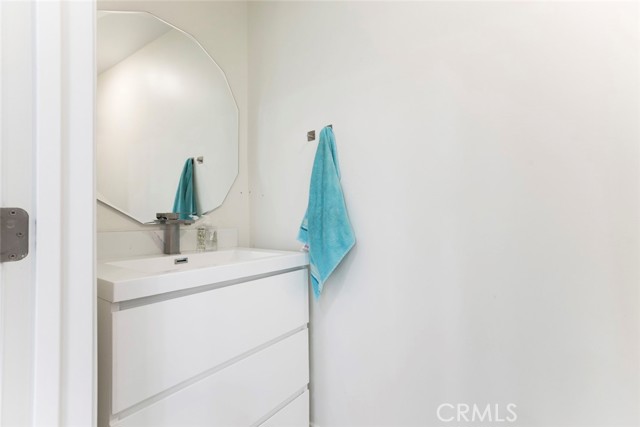 6638 Lindley Avenue, Reseda CA: https://media.crmls.org/medias/34547849-379c-47b8-aeb8-c4a54a1637e2.jpg