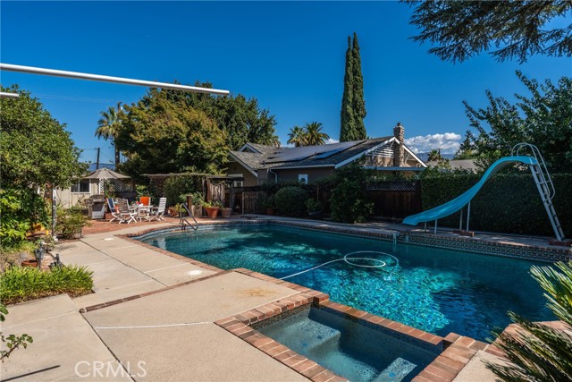 527 W Palm Avenue, Redlands CA: https://media.crmls.org/medias/345510c0-f3cf-4a40-beea-9affd0ea7d0e.jpg