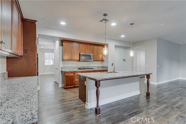 Detail Gallery Image 9 of 44 For 5005 Silvery Jewel, Bakersfield,  CA 93313 - 5 Beds | 3/1 Baths