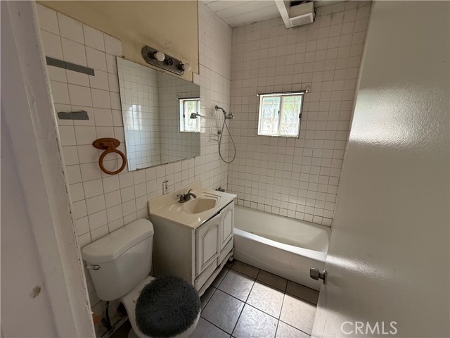 12167 Cheshire Street, Norwalk CA: https://media.crmls.org/medias/345650a8-2ae1-4a99-b027-fd6344cabfe2.jpg