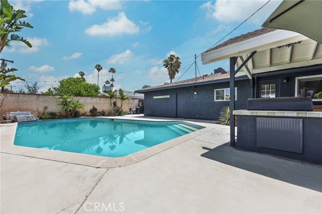 8975 Driftwood Dr, Riverside CA: https://media.crmls.org/medias/345677db-60d1-4650-bdc9-0c1ab3d02d4e.jpg