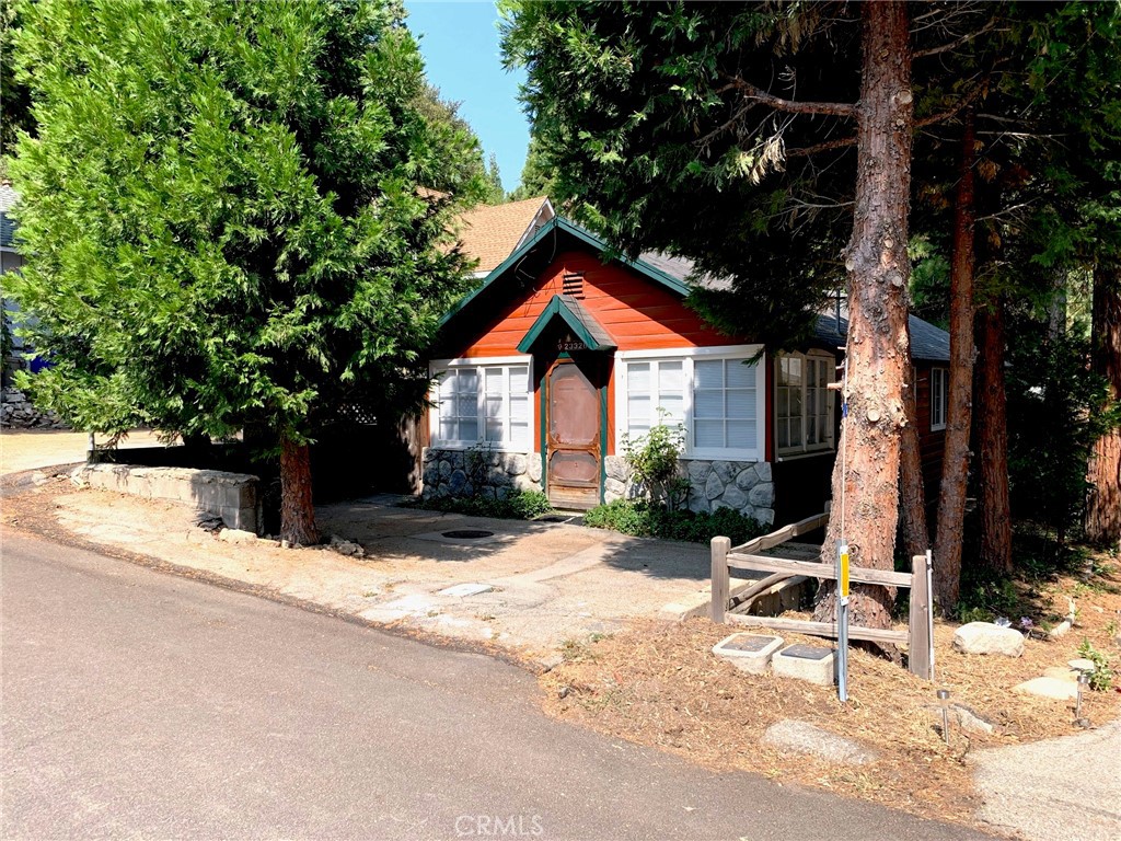 23326 S South Village Lane, Crestline, CA 92325