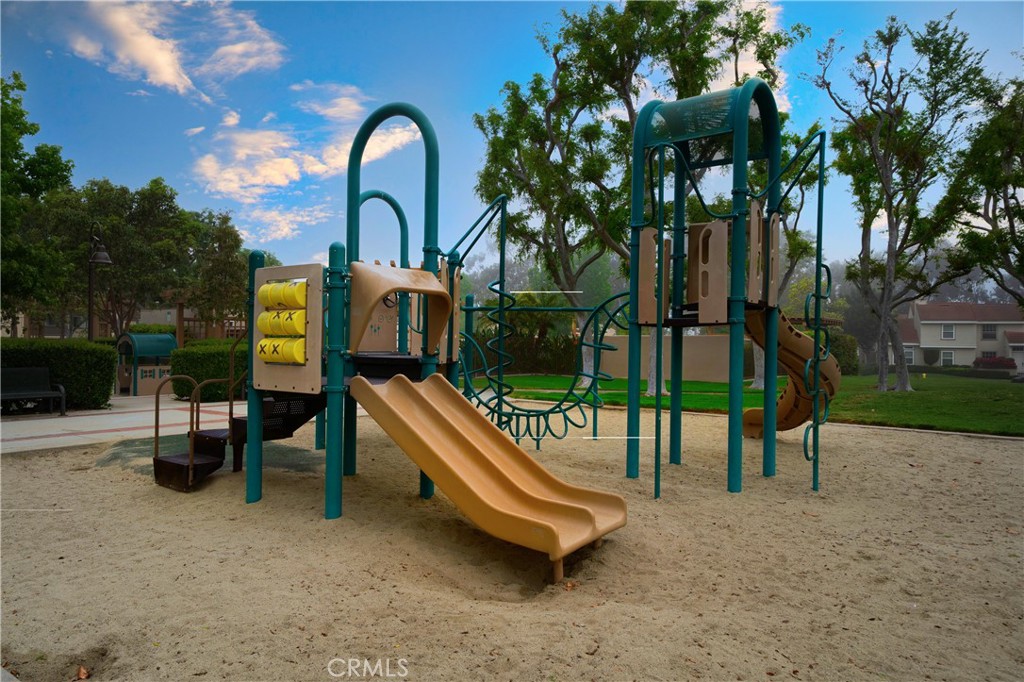 https://media.crmls.org/medias/34577d7f-1e5f-4f2d-aca3-74d49ecc2702.jpg?preset=X-Large