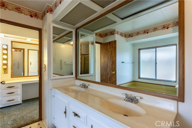 Detail Gallery Image 11 of 27 For 18601 Newland St #3,  Huntington Beach,  CA 92646 - 2 Beds | 2 Baths