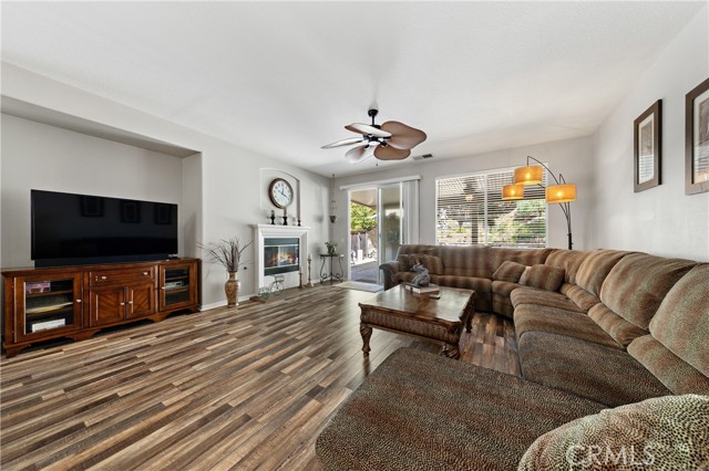 Detail Gallery Image 11 of 55 For 24050 Esmeralda Ct, Wildomar,  CA 92595 - 3 Beds | 3 Baths