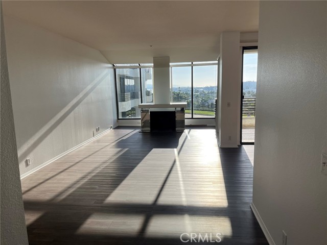 Detail Gallery Image 9 of 69 For 230 Lille Lane 212, Newport Beach,  CA 92663 - 2 Beds | 2 Baths