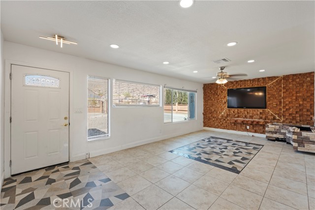 Detail Gallery Image 5 of 45 For 23859 South Rd, Apple Valley,  CA 92307 - 4 Beds | 2 Baths