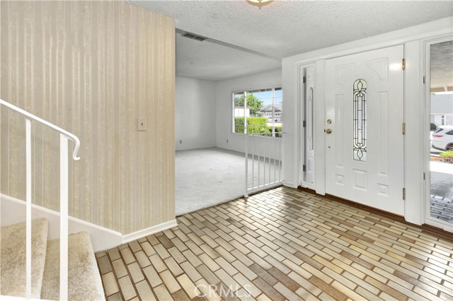 21201 Binghampton Circle, Huntington Beach CA: https://media.crmls.org/medias/345ce507-48ea-4f4f-8feb-30c6dcbeb712.jpg