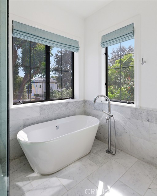 Detail Gallery Image 55 of 59 For 1405 Oak Ave, Manhattan Beach,  CA 90266 - 4 Beds | 4/1 Baths