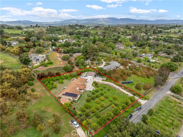 735 Del Valle Drive, Fallbrook CA: https://media.crmls.org/medias/345e505e-f650-40fb-a308-a1ba6fbdc400.jpg