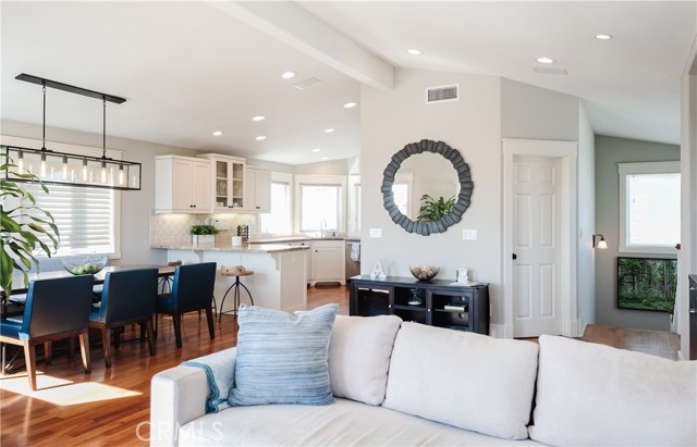 233 5th Street, Manhattan Beach, California 90266, 3 Bedrooms Bedrooms, ,3 BathroomsBathrooms,Residential,Sold,5th,SB22036248