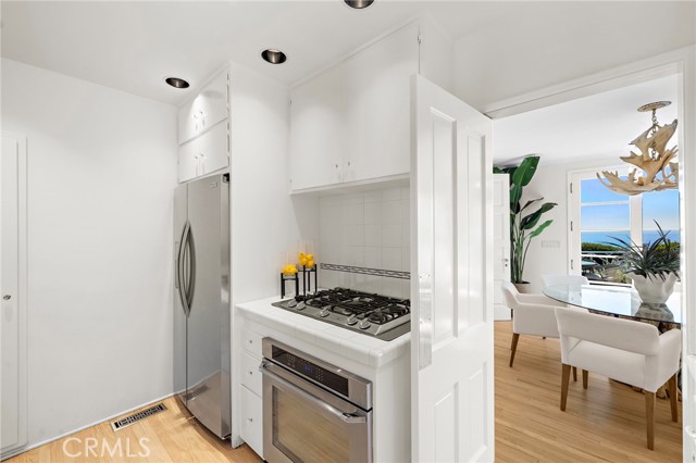 Detail Gallery Image 19 of 41 For 31571 Bluff Dr, Laguna Beach,  CA 92651 - 3 Beds | 3 Baths