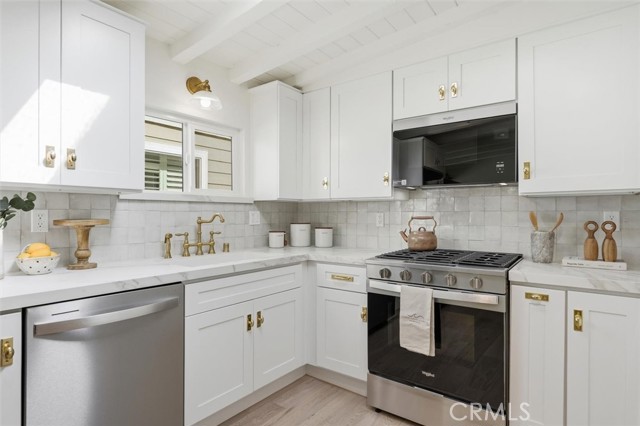 Detail Gallery Image 8 of 52 For 436 1st St, Manhattan Beach,  CA 90266 - 4 Beds | 2/1 Baths