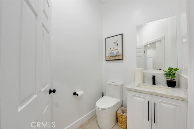 Detail Gallery Image 11 of 29 For 22237 Buena Ventura St, Woodland Hills,  CA 91364 - 3 Beds | 2 Baths