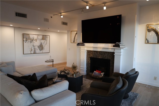 Detail Gallery Image 12 of 38 For 222 Monterey Rd #1603,  Glendale,  CA 91206 - 2 Beds | 2 Baths