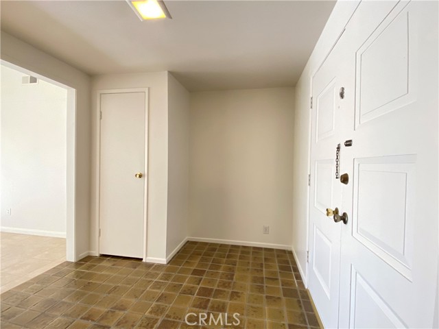 Detail Gallery Image 2 of 23 For 330 W Campus View Dr, Riverside,  CA 92507 - 3 Beds | 2 Baths