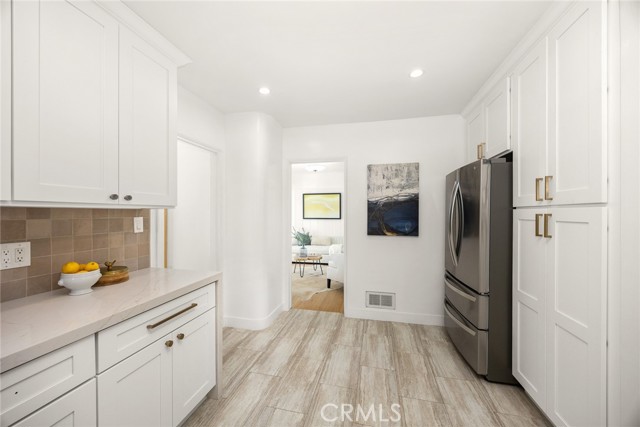 852 E Howard Street, Pasadena CA: https://media.crmls.org/medias/345fed74-7ec0-4e77-a505-ecc598e08a6e.jpg