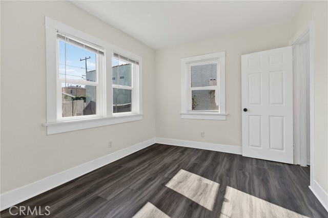 Detail Gallery Image 16 of 38 For 1300 W 90th St, Los Angeles,  CA 90044 - 6 Beds | 3 Baths