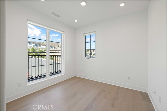 Detail Gallery Image 20 of 46 For 20644 W Deer Grass Ct, Porter Ranch,  CA 91326 - 5 Beds | 5/1 Baths